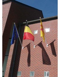 Mât de drapeau pour façade
