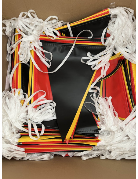 Guirlande fanions triangulaire noir jaune rouge en alternance
