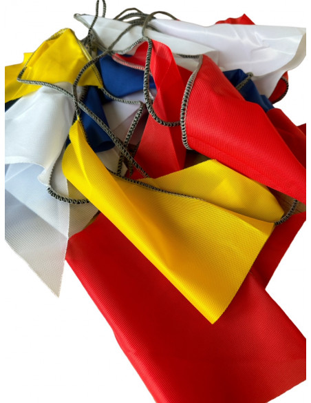 Guirlande fanions triangulaire jaune, rouge, blanc et bleu en tissu résistant